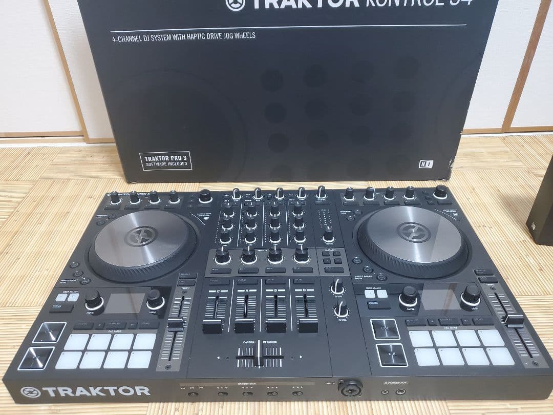 Traktor Kontrol S4 MK3 コントローラー