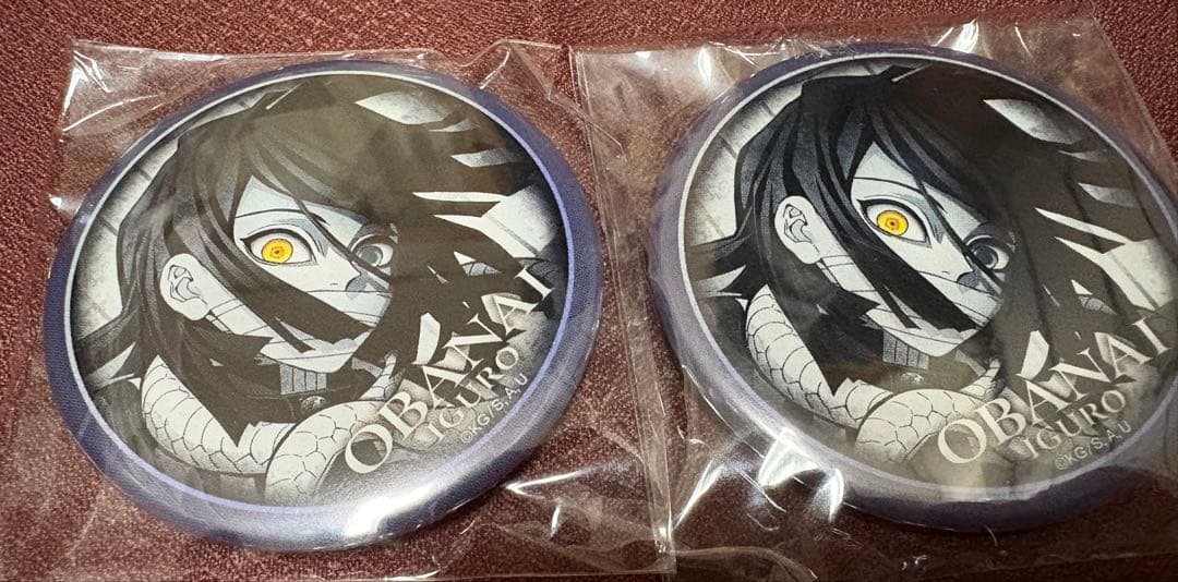 鬼滅の刃　伊黒小芭内　缶バッジ　ダイニング　2個セット