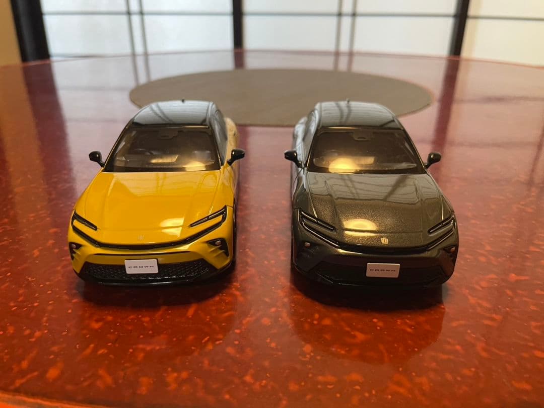 クラウンスポーツ色見本1/30ミニカー