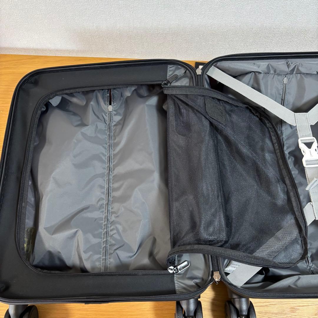 VICTORINOX キャリーケース　スーツケース　４輪　レッド　機内持ち込み