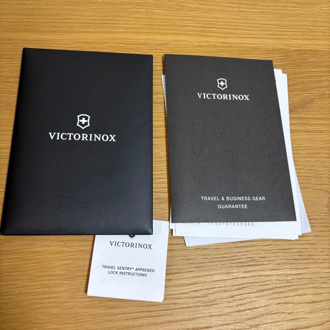 VICTORINOX キャリーケース　スーツケース　４輪　レッド　機内持ち込み