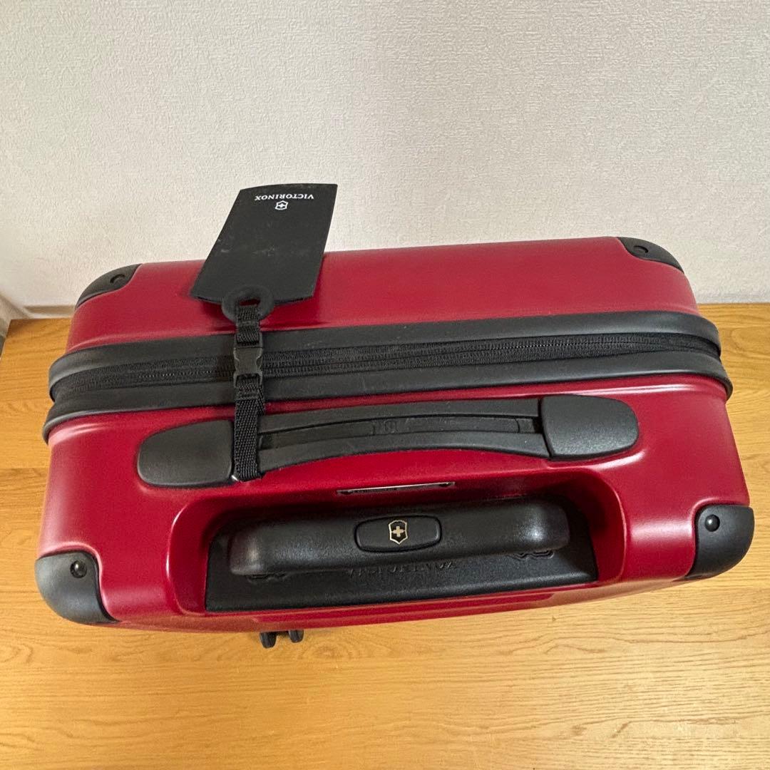 VICTORINOX キャリーケース　スーツケース　４輪　レッド　機内持ち込み