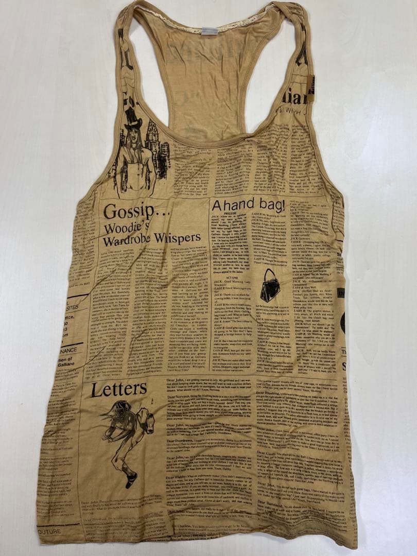 ジョンガリアーノオム　ニューペーパー柄タンクトップ（ベージュ色）