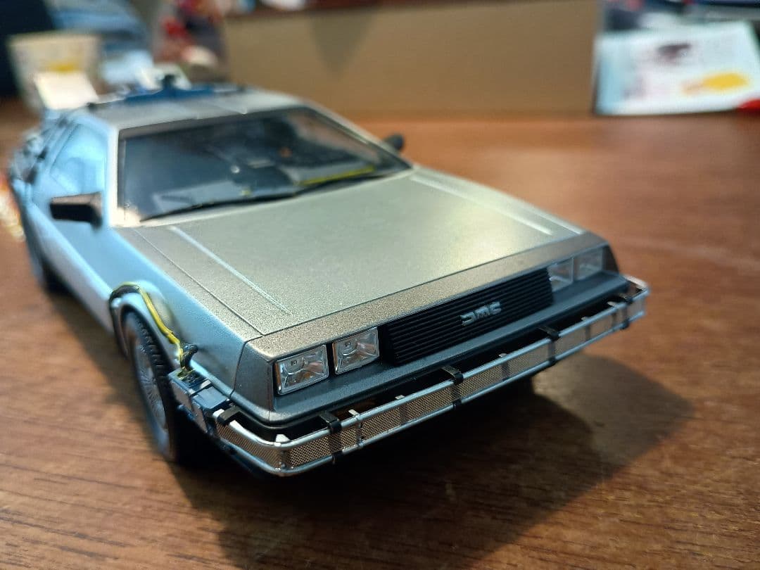 青島文化教材社 デロリアン 1/24 全塗装　完成品　アオシマ