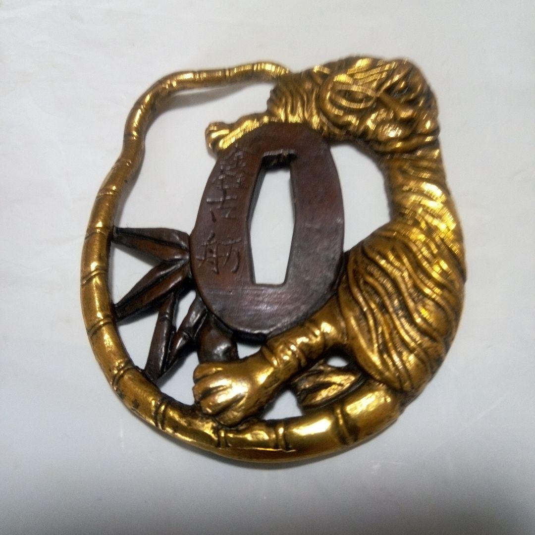 「トラ」柄 刀の鍔