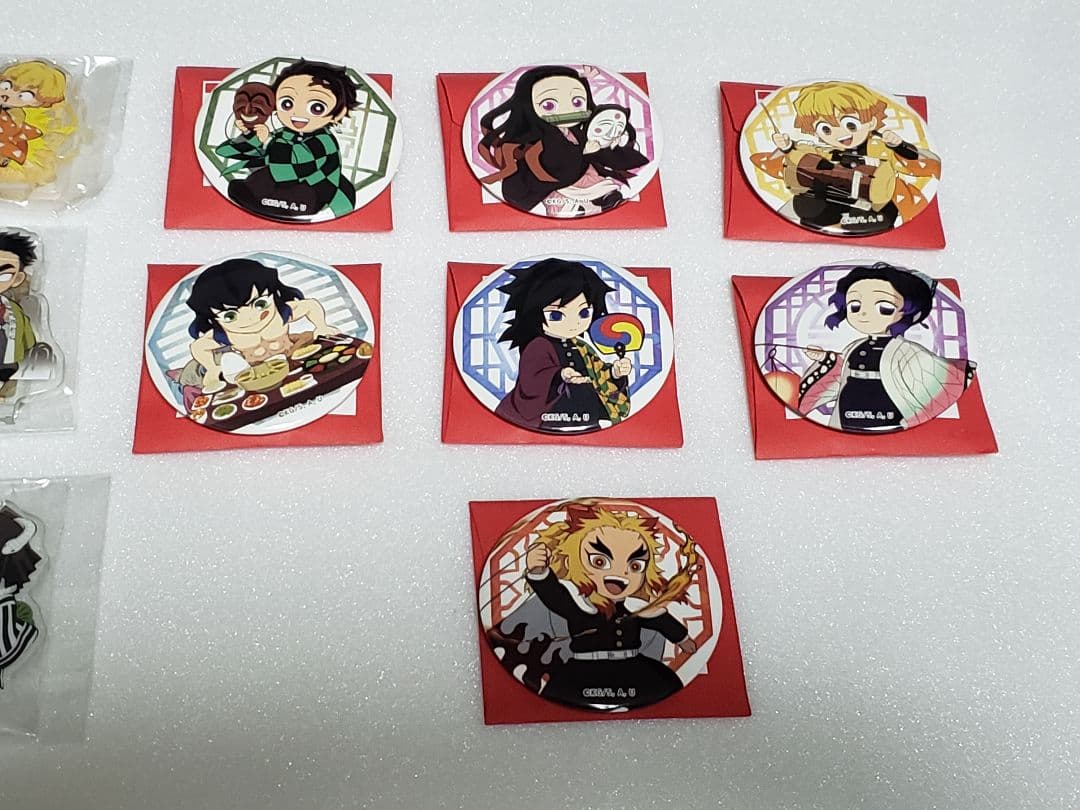【希少】鬼滅の刃 海外限定 アクリルスタンド 缶バッジ 38点セット 中国 韓国