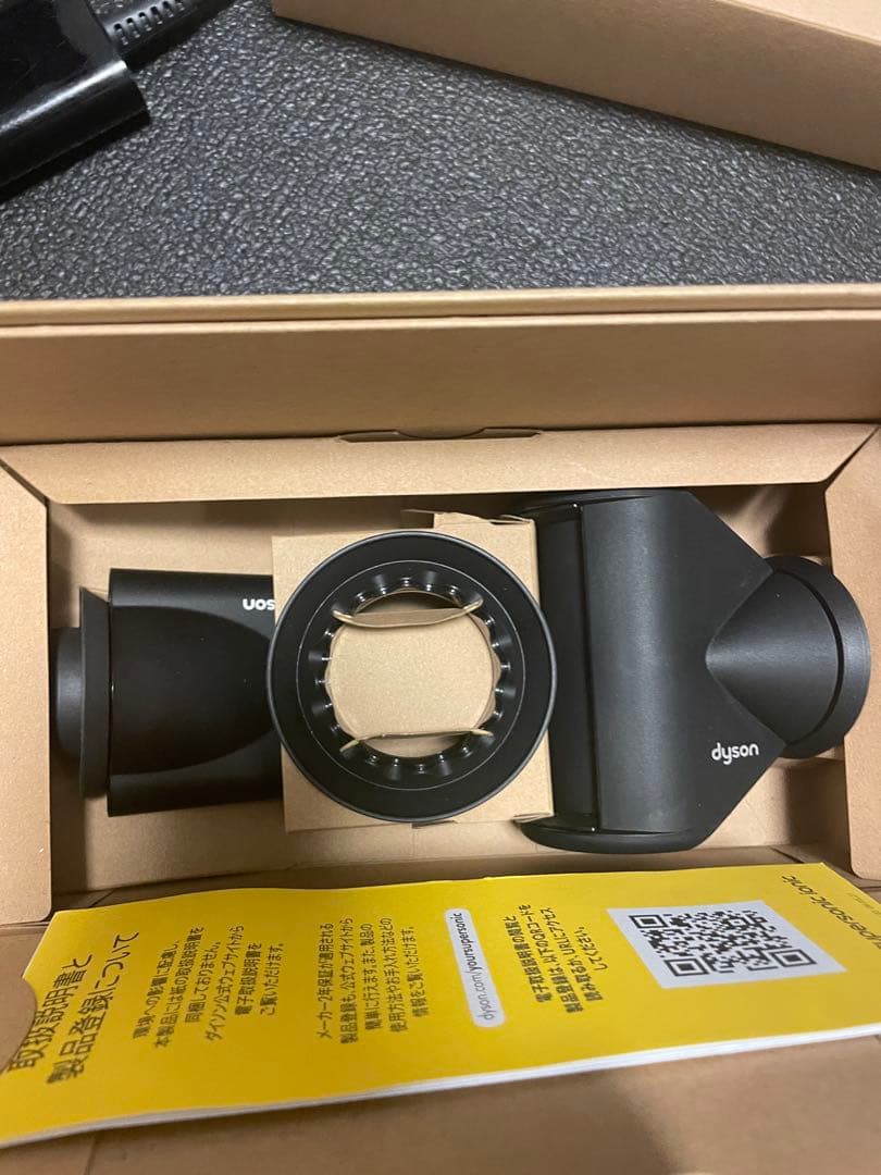 mochiko様Dysonドライヤーブラック本体とアタッチメント箱購入時の付属品