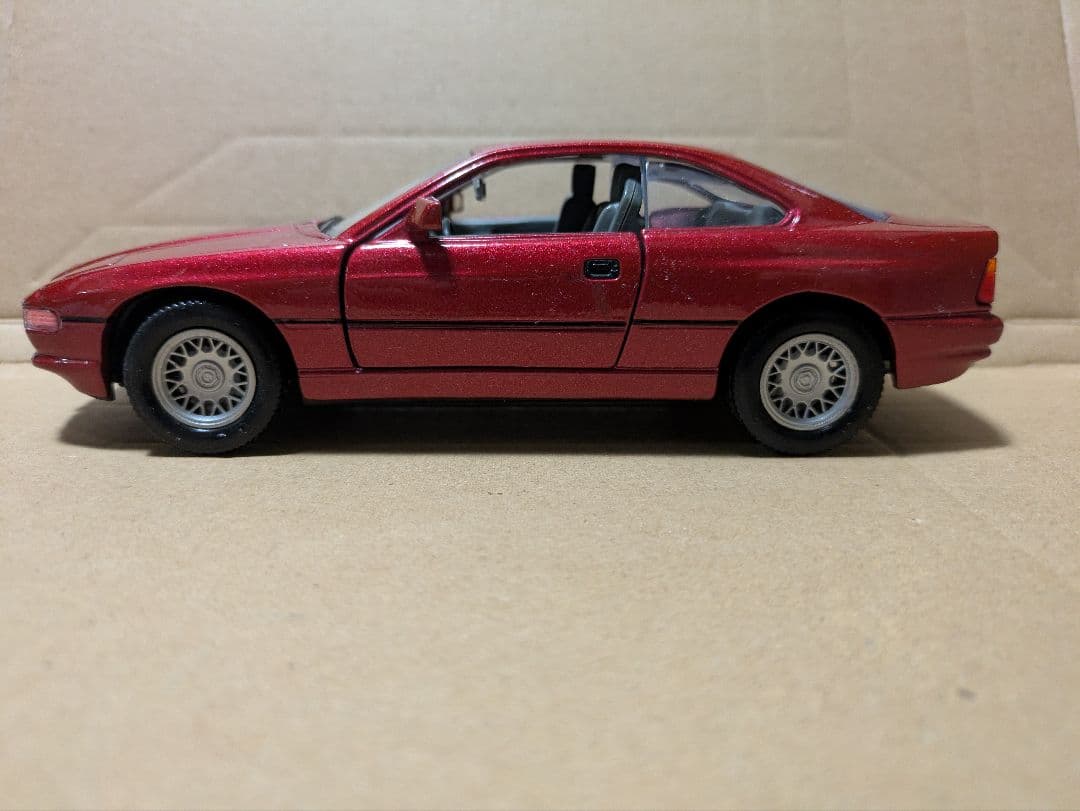 BMW 850i　1/24　ミニカー