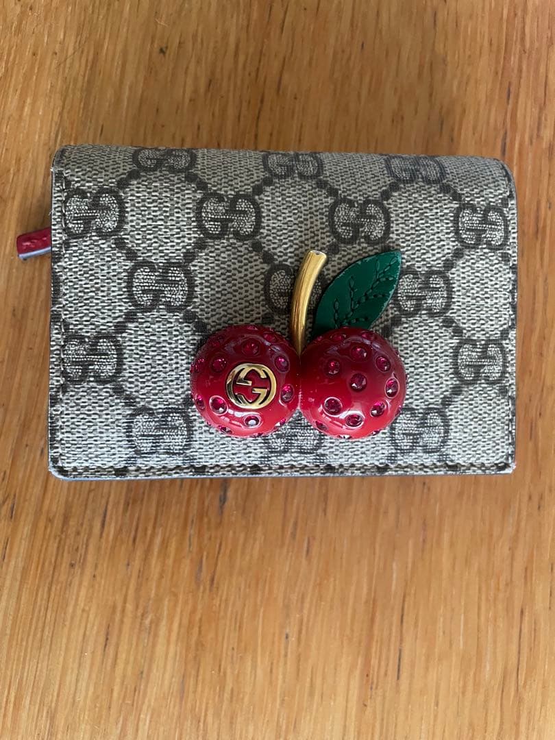 Gucci 二つ折り財布 チェリー装飾