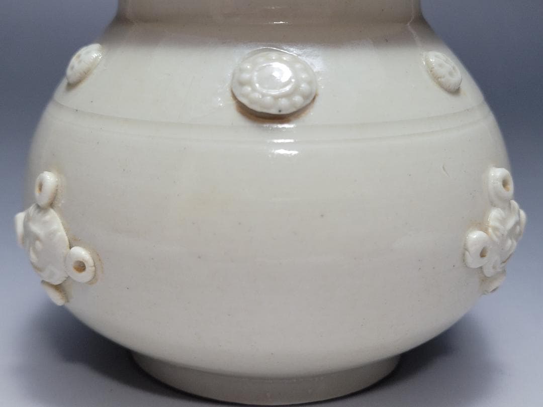 純白磁 陽刻 神獣面 花文 装飾 蓋壺 宋元時代 高さ約8.7cm