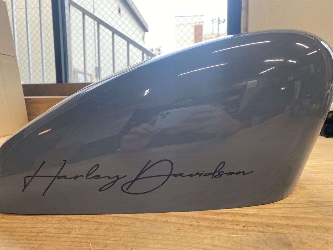 サイモンカスタム タンクカバー グロスグレー・ブラックハンドスクリプト