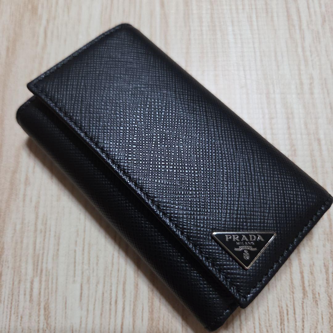 PRADA サフィアーノレザー ブラックキーケース