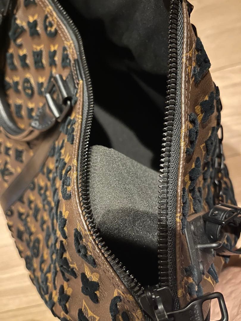 希少、最安値)ルイヴィトン　タフタージュキーポルトリアングル50 M45046