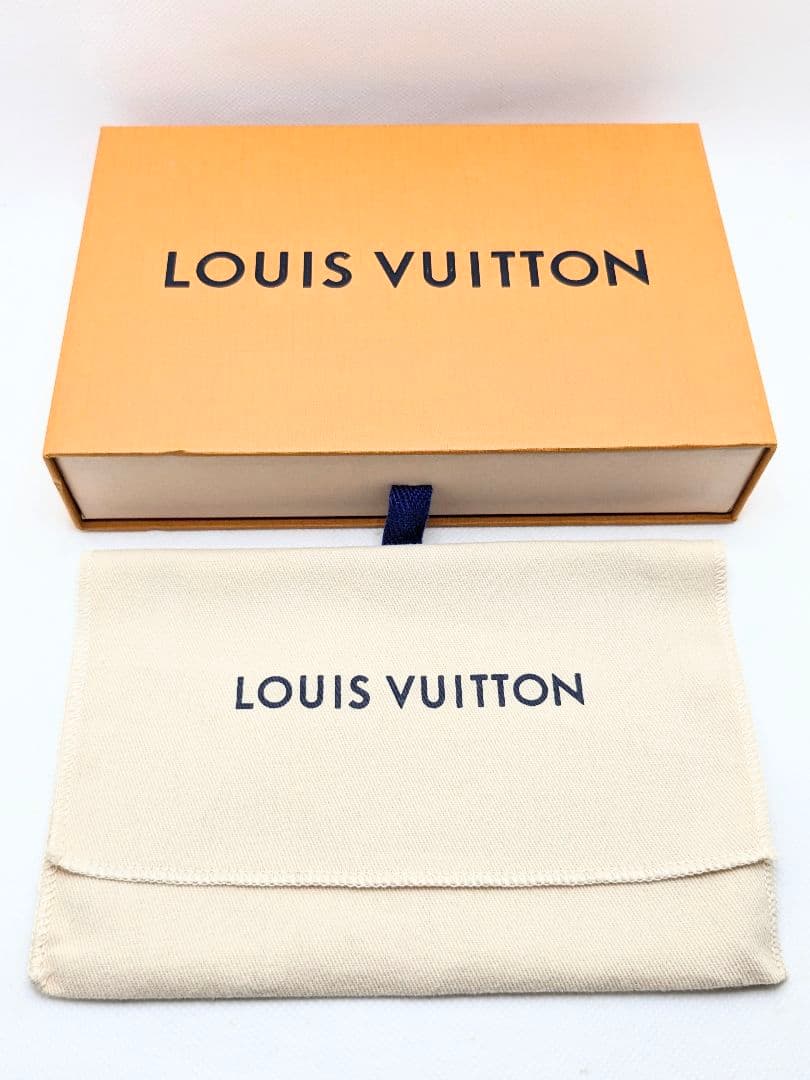 ✨ほぼ新品✨ルイヴィトン　バンパー15PRO M82889 モノグラムリバース