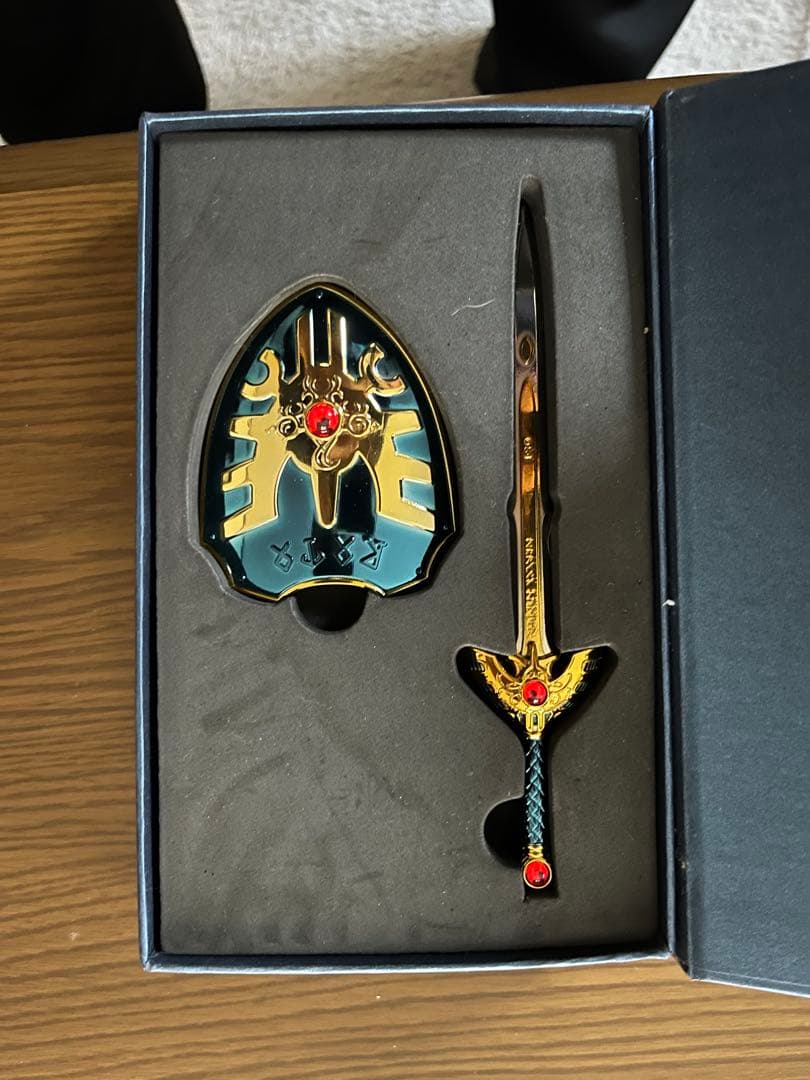 ドラクエ　メタリックアイテムズギャラリースペシャル　ロトの剣＆ロトの盾