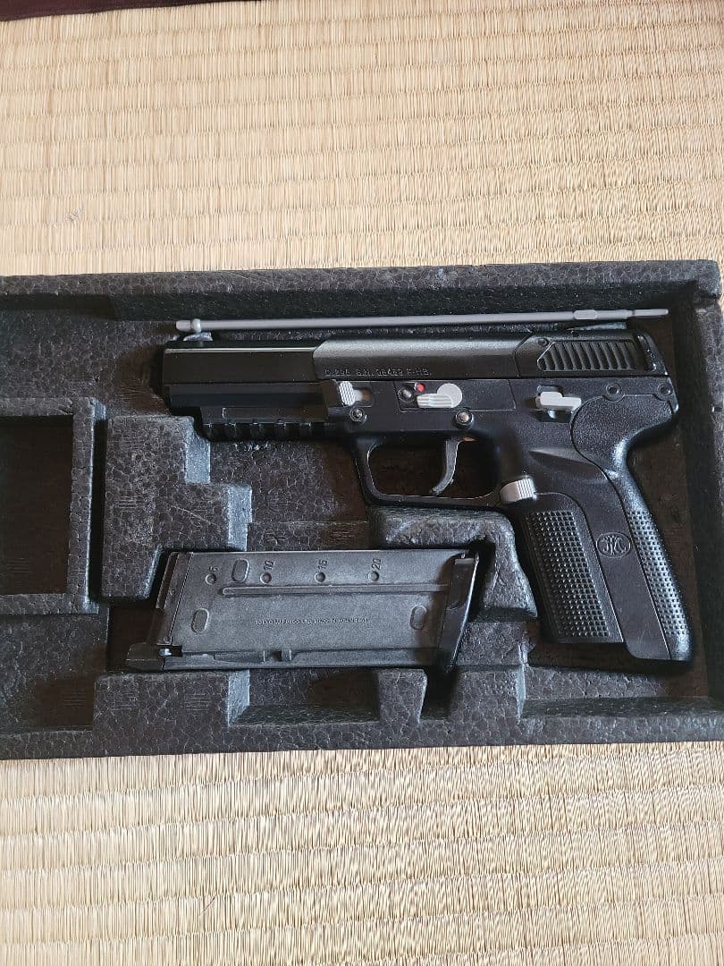 東京マルイ FN 5-7 ガスブローバック ガスガン