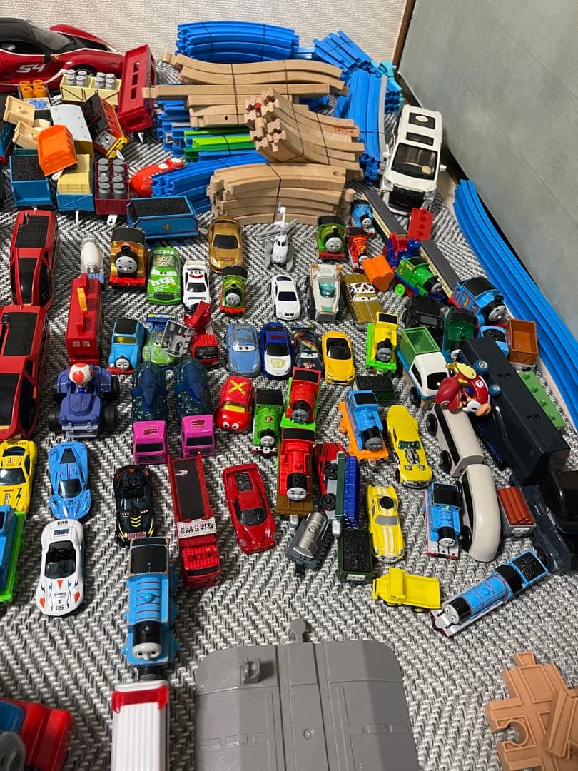 トミカやプラレールセット