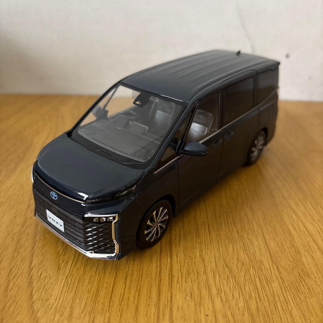 トヨタヴォクシーカラーサンプルミニカー