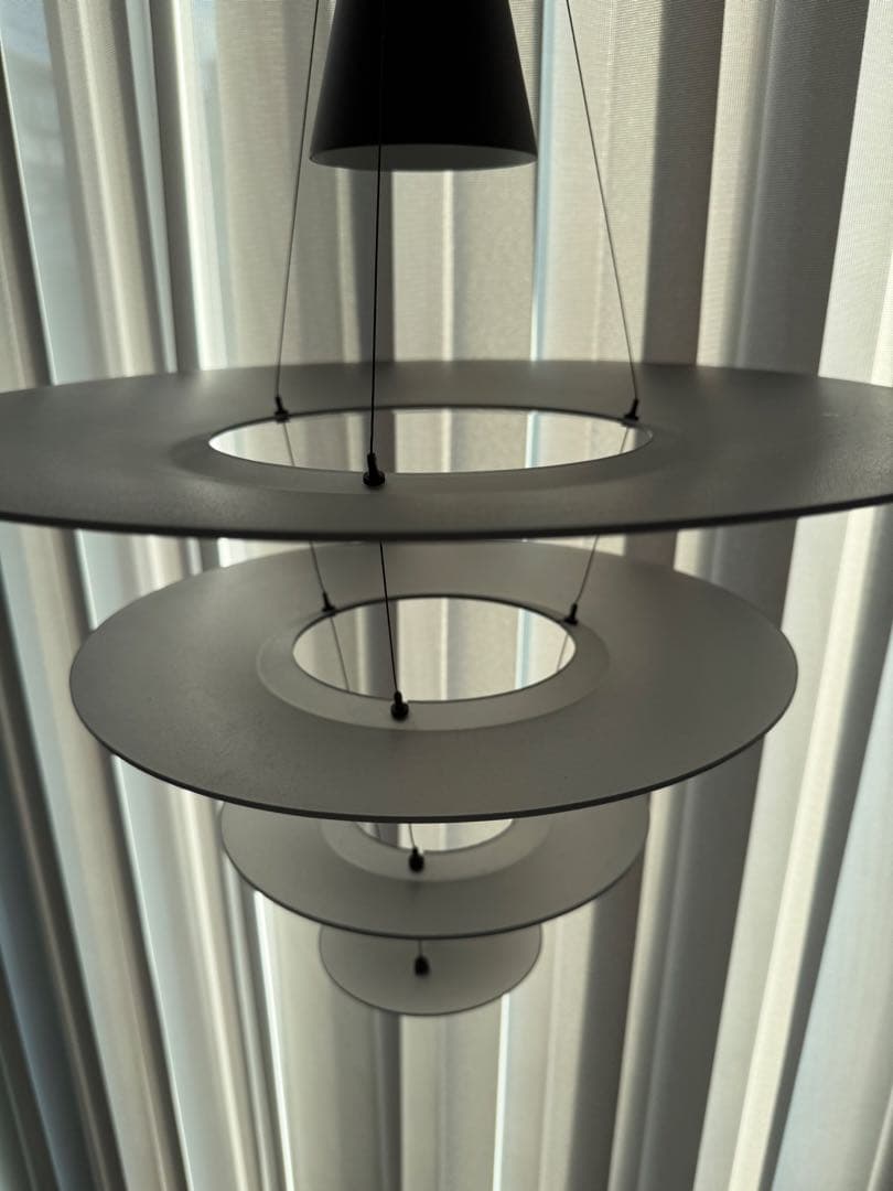 louis poulsen ペンダイトライト　黒