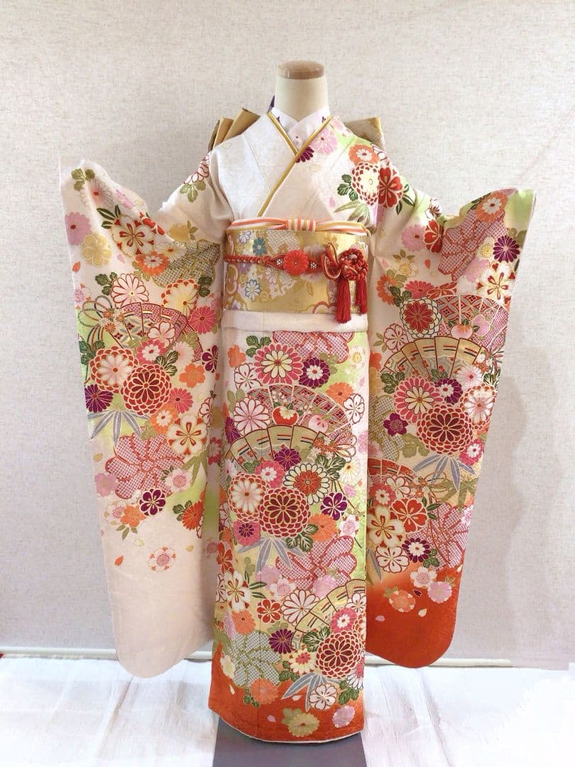 振袖、帯、重ね襟　古典　白