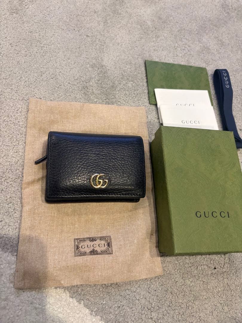 GUCCI レザー 二つ折り財布 ブラック