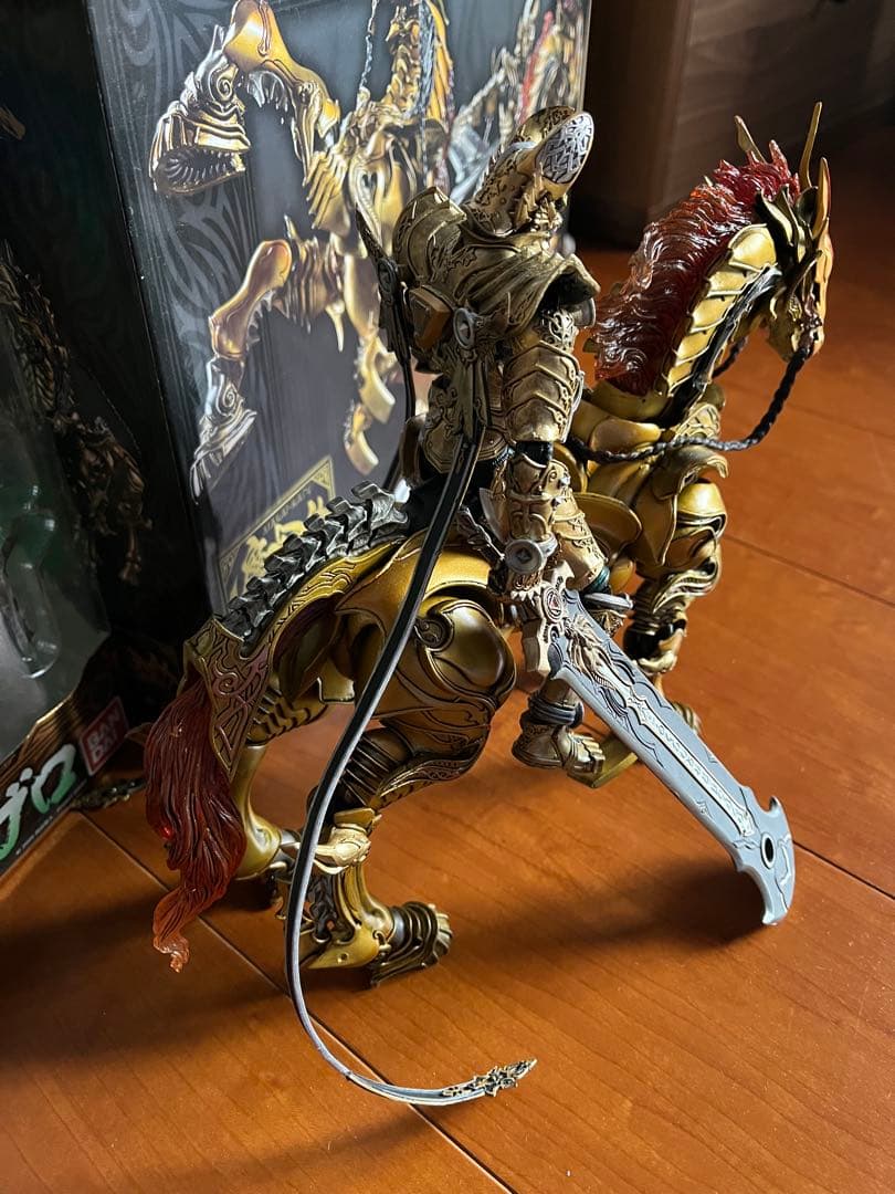 魔戒可動黄金騎士ガロ&魔導馬ゴウテンセット