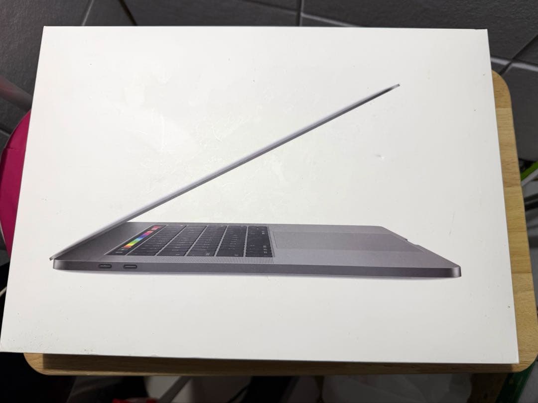 MacBook本体 MacBook Pro 15-inch 2018 i9 32GB 1TB 15