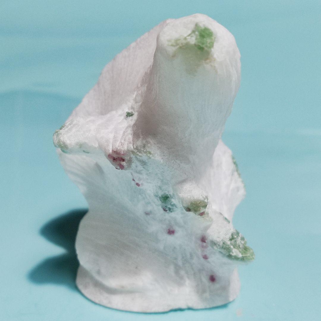 パワーストーン　天然石　大理石中のスピネル　原石　212g　No.31