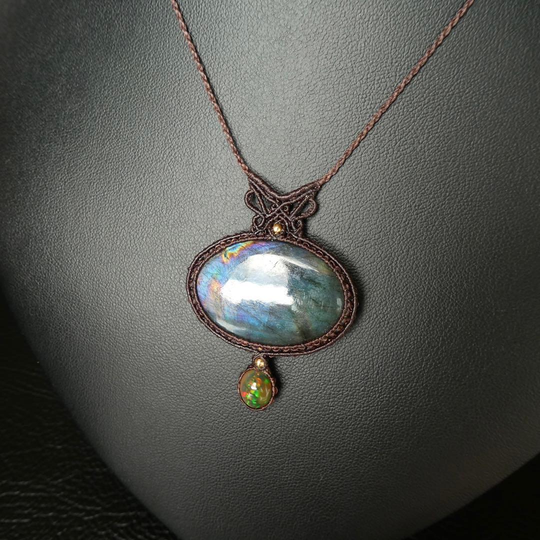 さい　レインボーラブラドライトとブラックオパールのマクラメネックレス