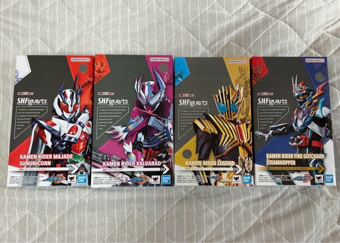 フィギュアーツ レジェンド　ヴァルバラド マジェード　ガッチャード 4体セット