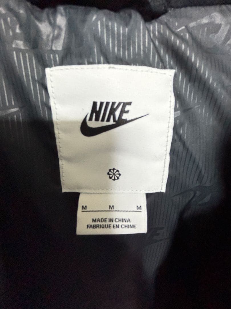 NIKE ベストダウン