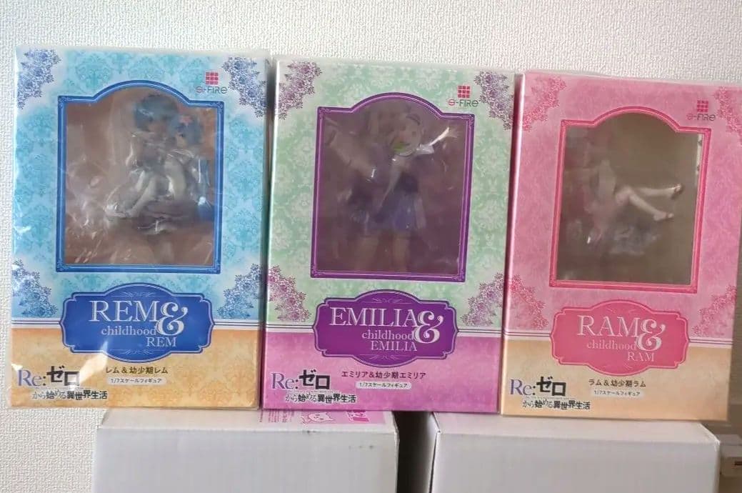 送料込み　リゼロ　エスファイア　レム　ラム　エミリアフィギュア　幼少期