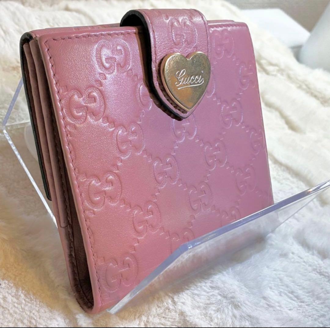✨GUCCIピンクレザー 二つ折り財布 ハート金具付き✨