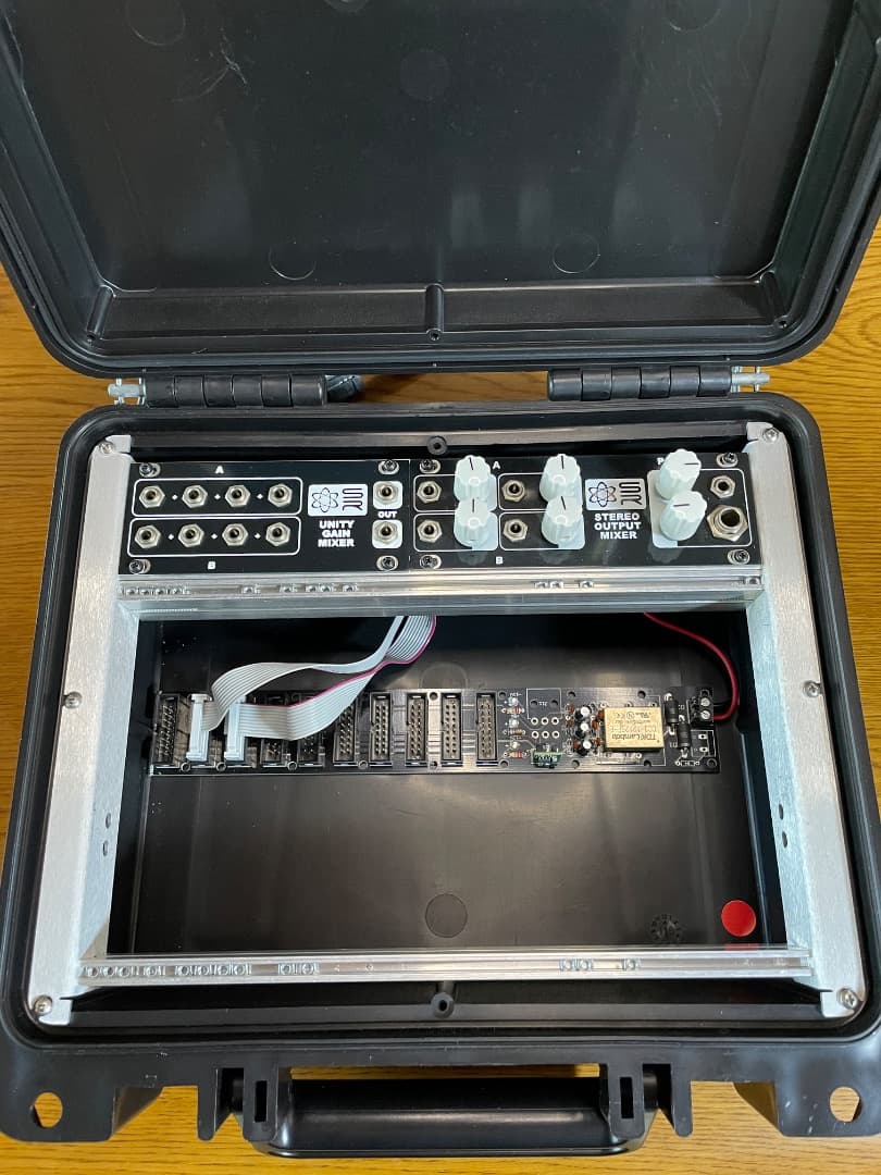 Synthrotek Power Lunch ユーロラックケースと1U mix