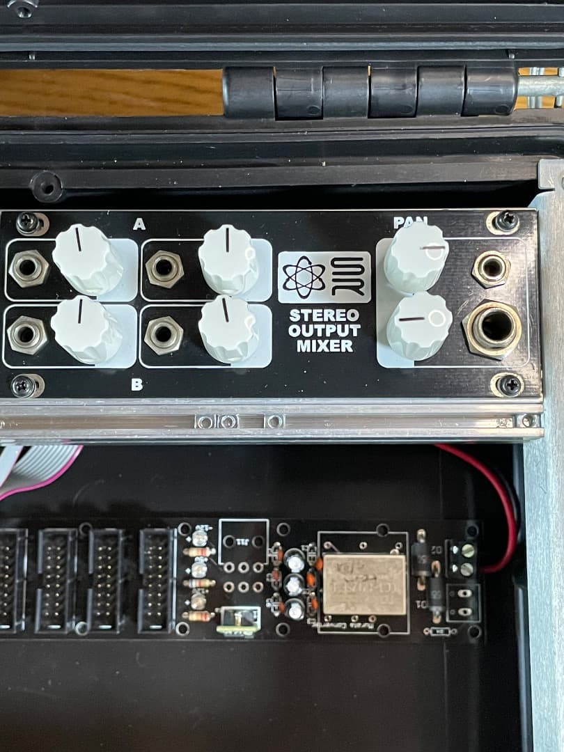 Synthrotek Power Lunch ユーロラックケースと1U mix