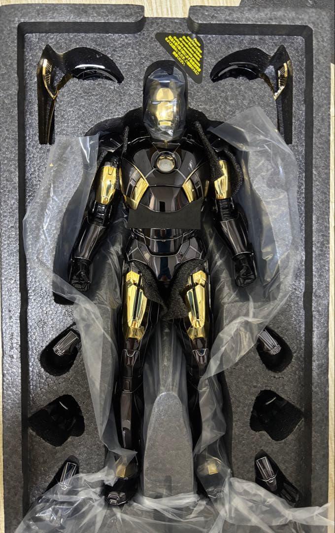 ホットトイズ　アイアンマン・マーク7（ブラック＆ゴールド版）