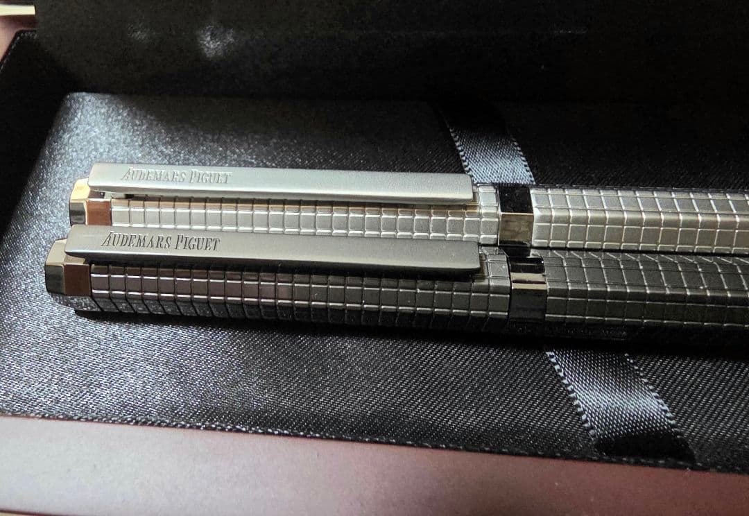 オーデマピゲ　ボールペン　シルバー・ブラック　箱付き　新品