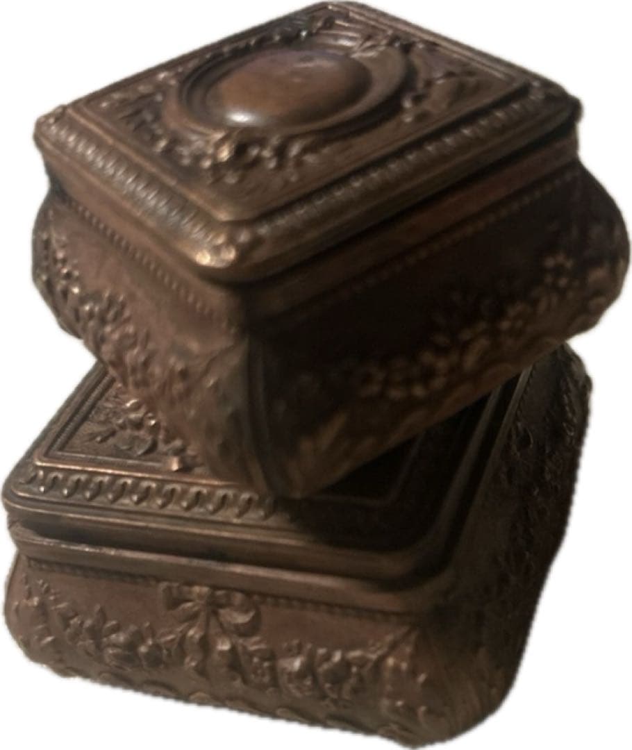 フランスアンティーク　金属製小物入れ２個セット