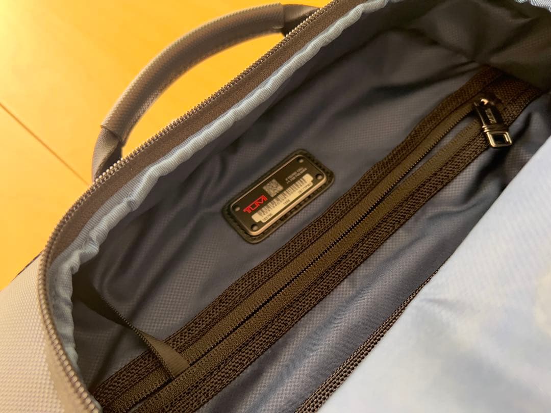 【美品】トゥミ Tumi ALPHA2 スリム ブリーフパック リュック グレー