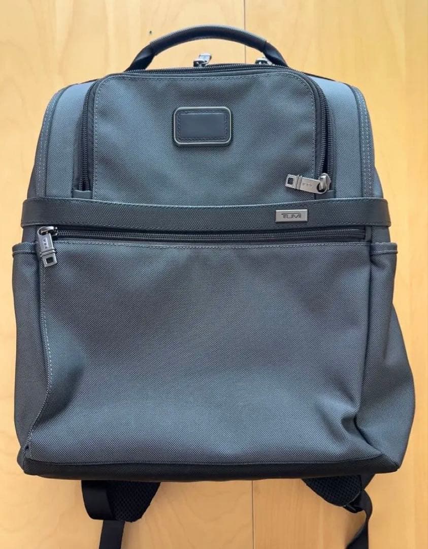 【美品】トゥミ Tumi ALPHA2 スリム ブリーフパック リュック グレー