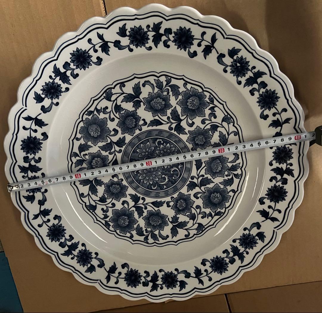 青い花柄の陶器皿