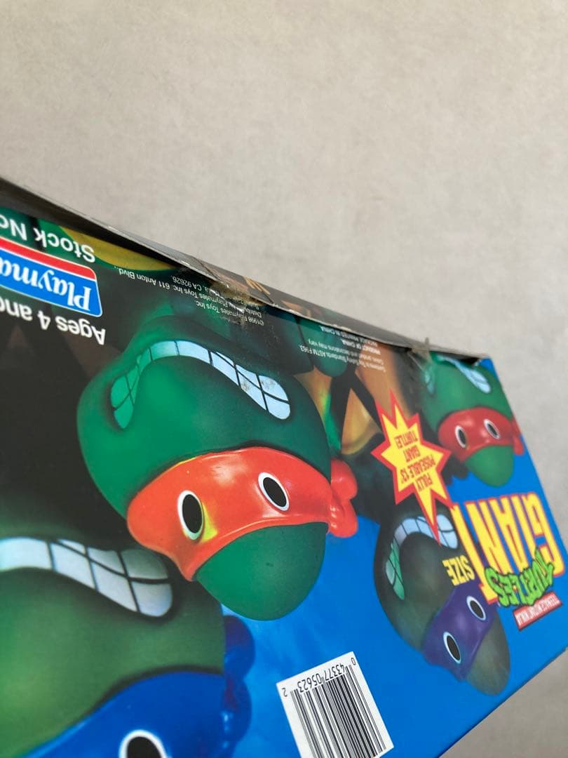 ミュータントタートルズ ジャイアントフィギュア ３体セット。