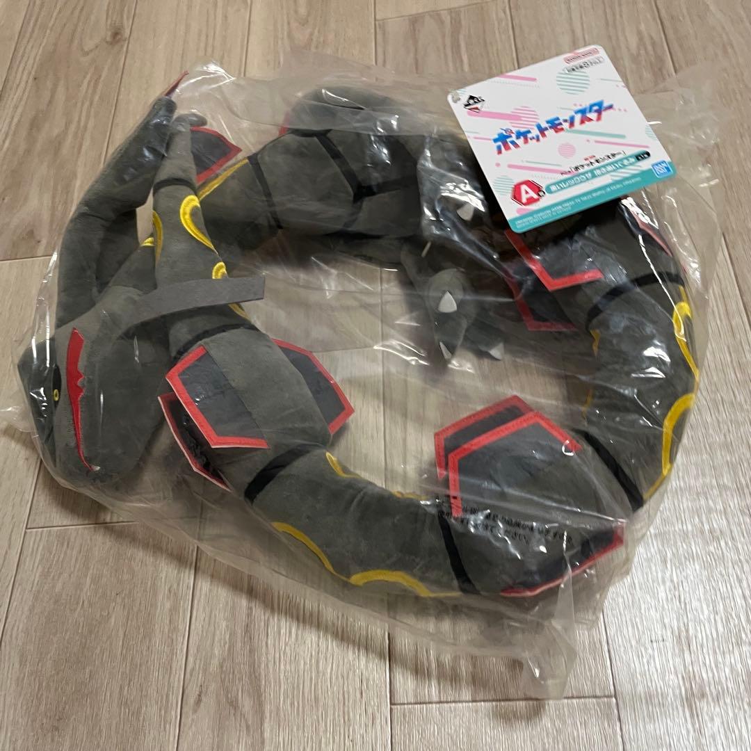 一番くじ色違いレックウザ