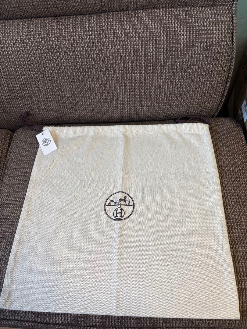 正規品　極美品HERMES バック保存袋 巾着 （45.5x44cm)タグ付