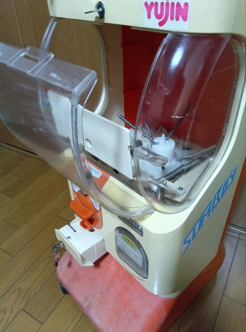 【カギ付！】ガチャガチャ　本体　スリムボーイ　ユージン　カプセルステーション