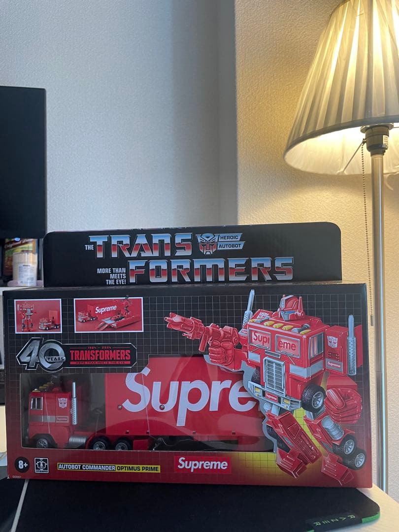 特撮 Supreme x Transformers G1 Optimus Prime