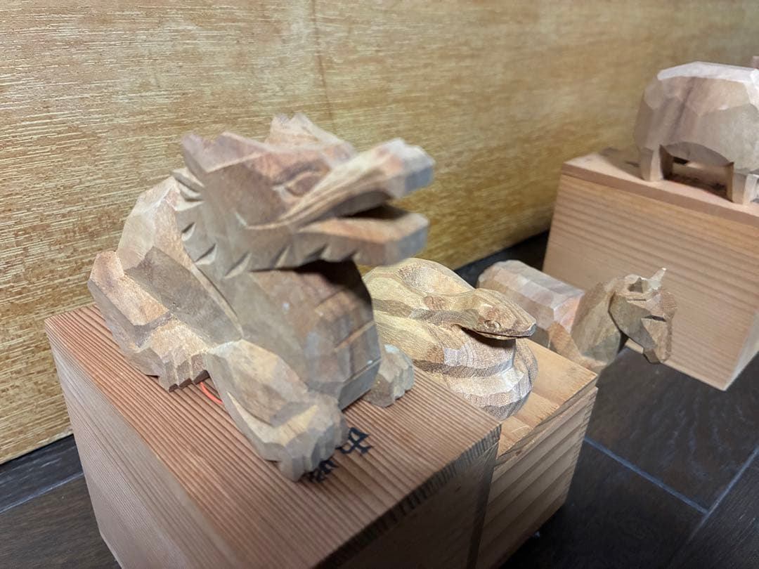 伊勢神宮　木彫り　干支置物セット 桐箱付き