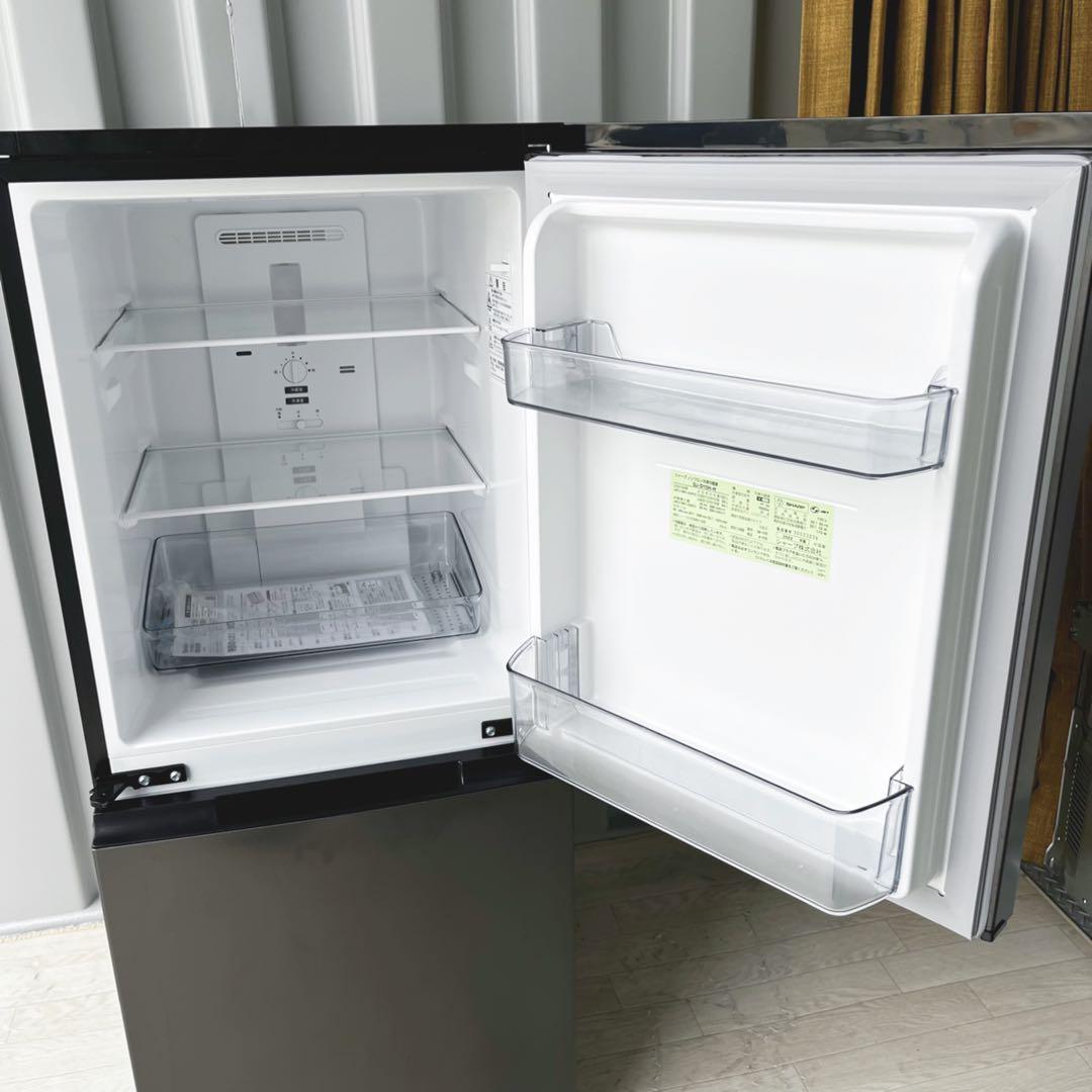 取付無料！SHARPスタイリッシュブラック高性能おしゃれインテリア冷蔵庫！洗濯機