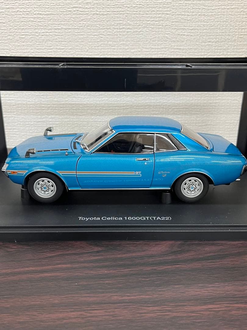 オートアート1/18トヨタ セリカ 1600GT ターコイズブルー