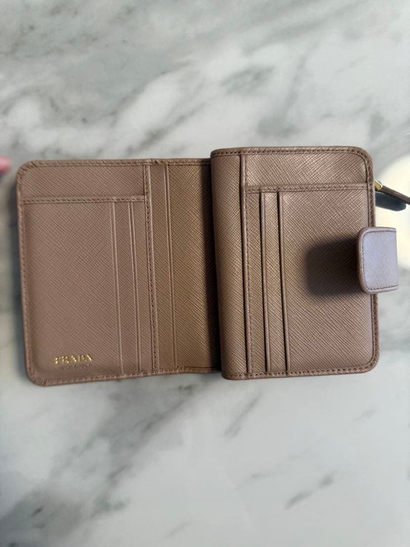 PRADA サフィアーノレザー財布　ピンクベージュ